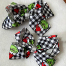 Load image into Gallery viewer, Grinch Bow
